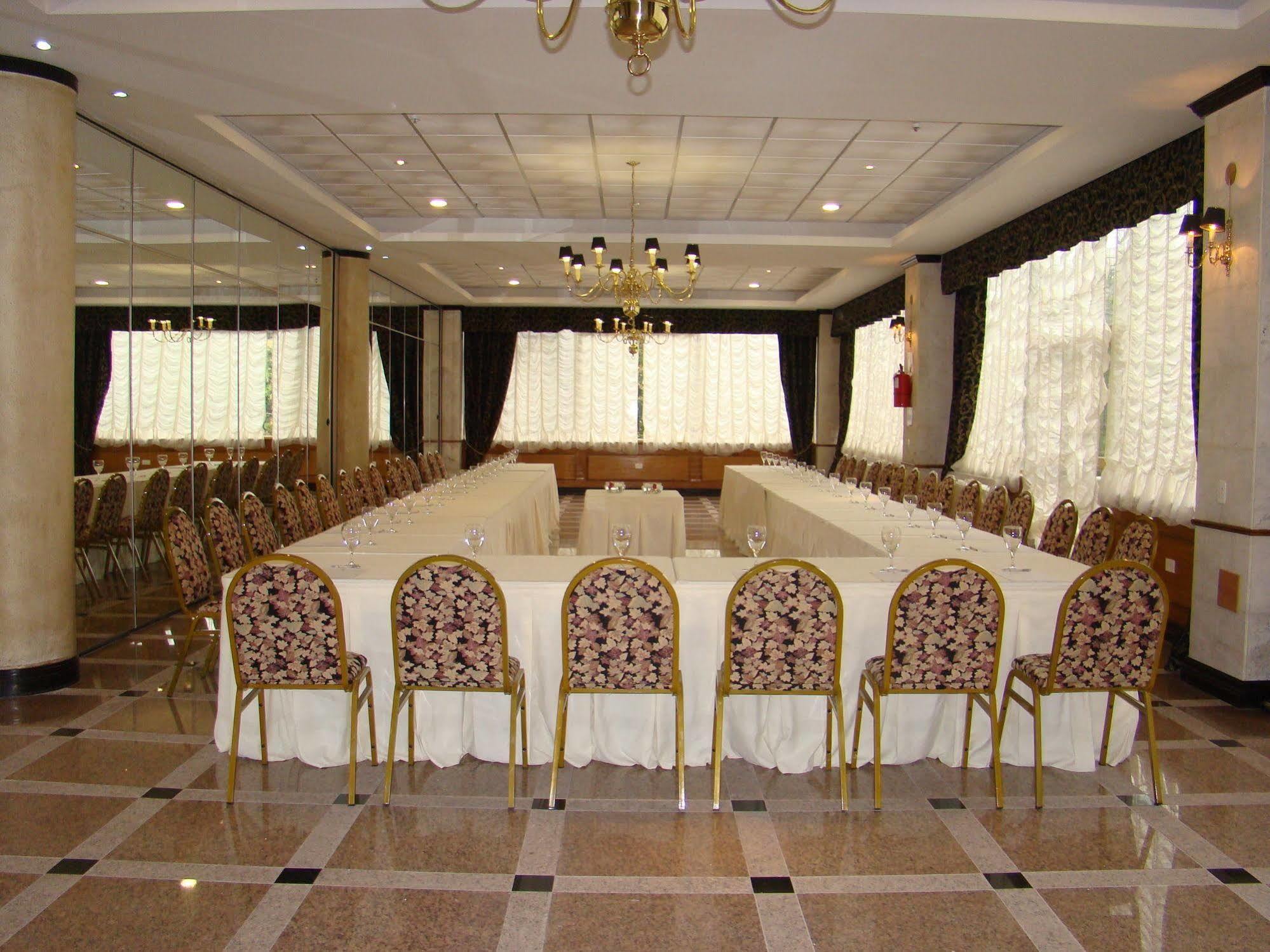 Ramada By Wyndham Buenos Aires Hotel บิเซนเตโลเปซ ภายนอก รูปภาพ